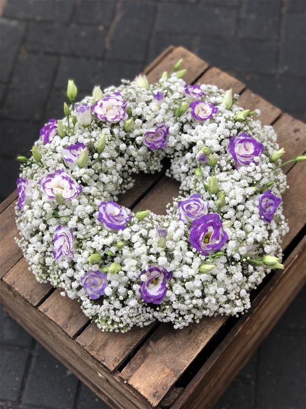 Funeral Flowers | Funeral Wreaths | Gypsophlia Wreath