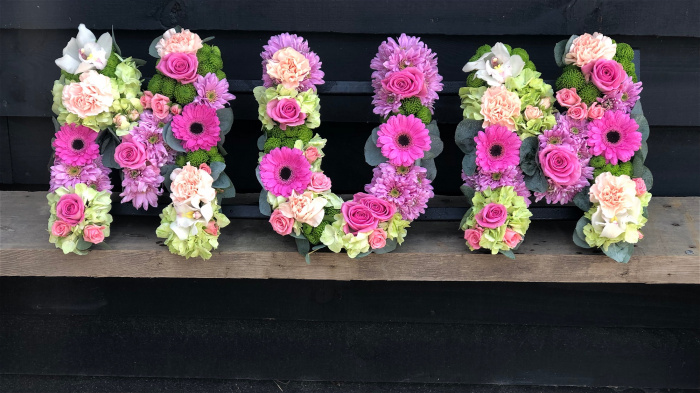 Funeral Flowers | Funeral Letter Tributes | MUM Loose Style letters